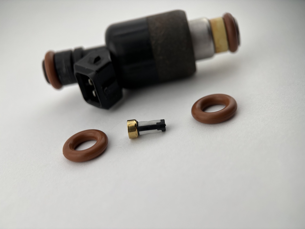 Mercury 802632T fuel injector